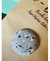 Bouton floral gris
