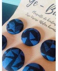 Boutons géo brunette